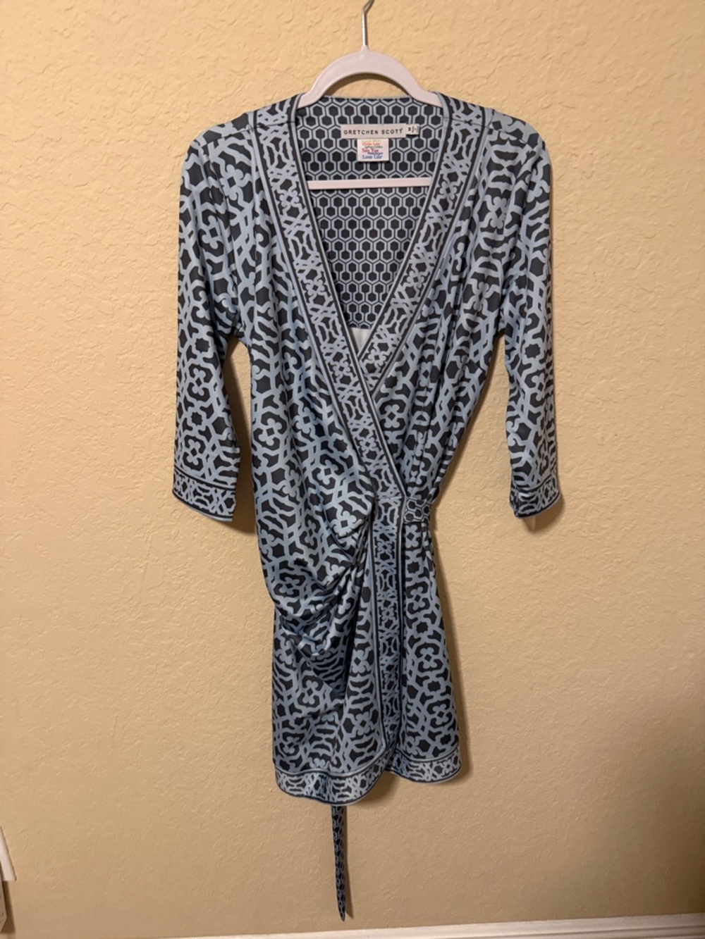 Gretchen Scott Designs Light Blue and Navy Geometric Wrap Robe medium